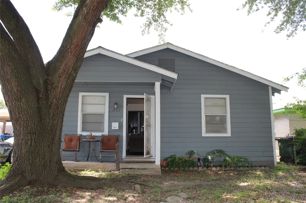 1203 Egypt Street Houston TX 77009