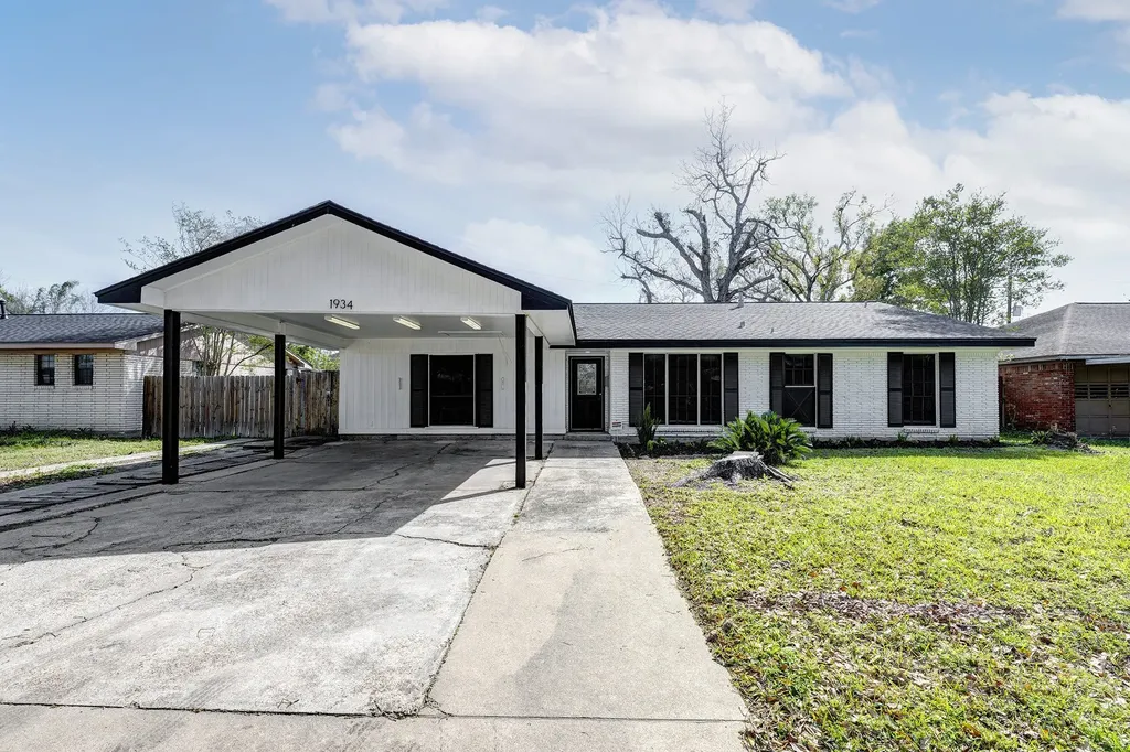 1934 Woodvine Drive Houston TX 77055