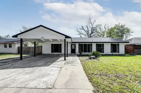 1934 Woodvine Drive Houston TX 77055