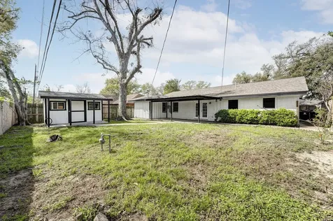 1934 Woodvine Drive Houston TX 77055