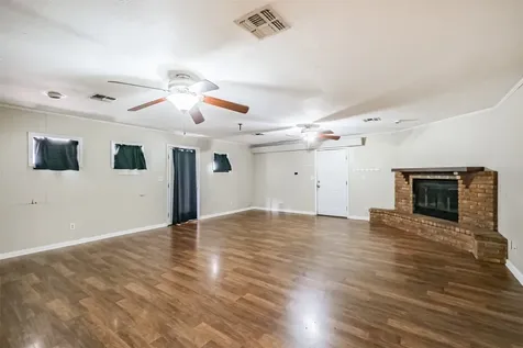 300 N Market Street Louise TX 77455
