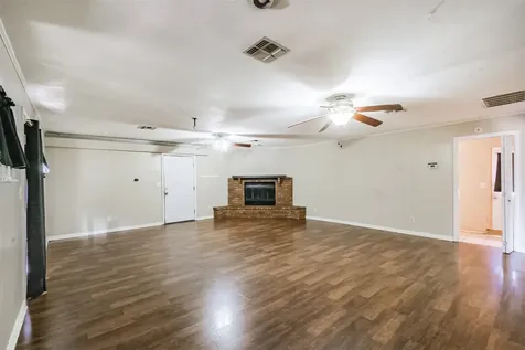 300 N Market Street Louise TX 77455