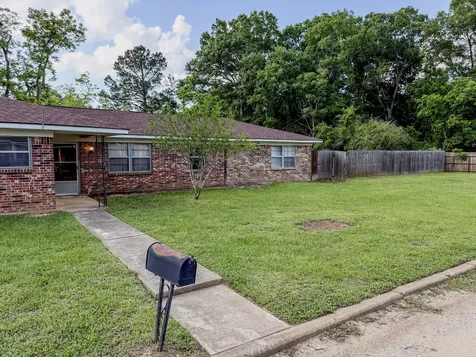 109 Lakeway Drive Crockett TX 75835