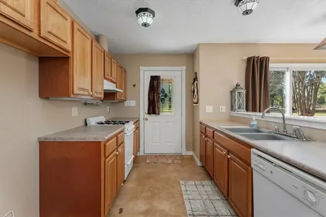 10205 Fostoria Road Cleveland TX 77328