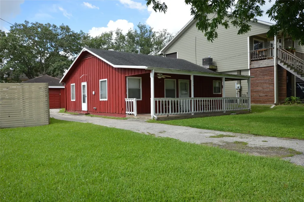 1821 E Winn Street Kemah TX 77565