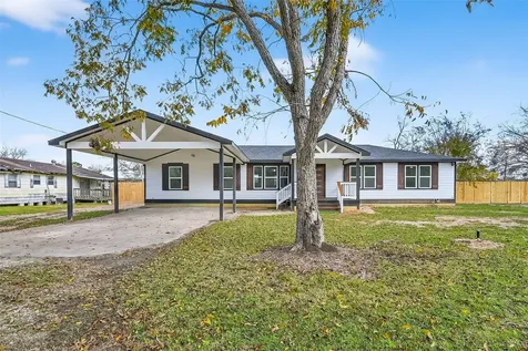 2311 8th Street Liverpool TX 77577