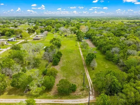8011 Custer Street Hitchcock TX 77563