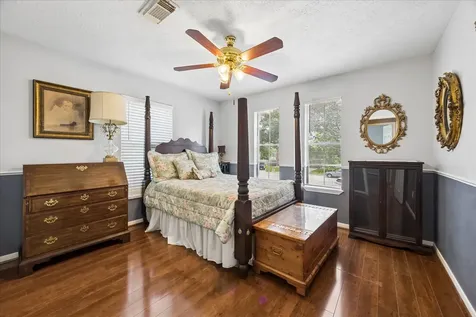 1910 Lori Court Seabrook TX 77586