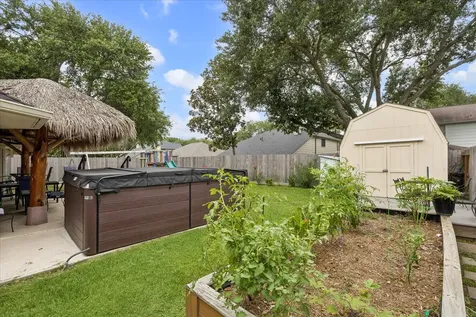 1910 Lori Court Seabrook TX 77586