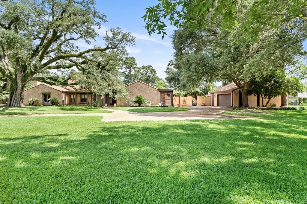 8220 Evangeline Lane Beaumont TX 77706