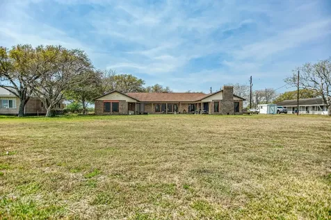 1640 S Virginia Street Port Lavaca TX 77979