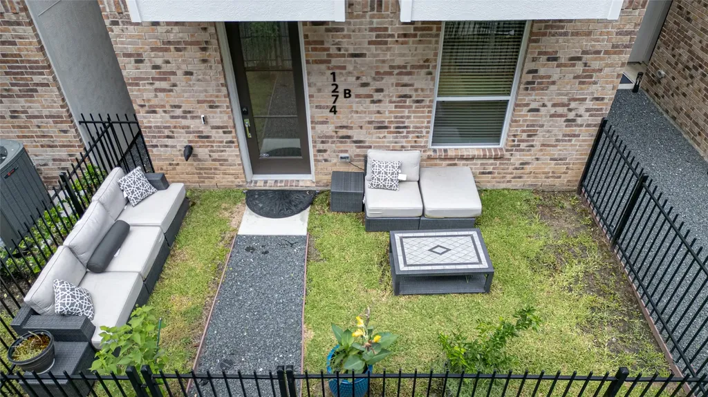 1274 N Post Oak Road B Houston TX 77055