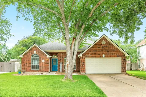 105 Plum Circle Lake Jackson TX 77566