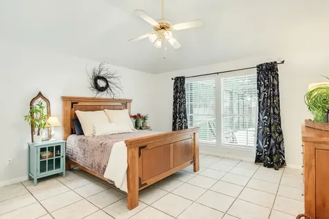 105 Plum Circle Lake Jackson TX 77566