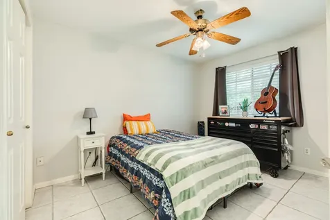 105 Plum Circle Lake Jackson TX 77566