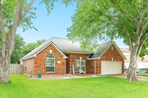 105 Plum Circle Lake Jackson TX 77566