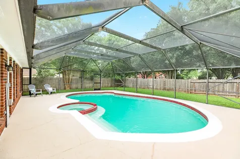105 Plum Circle Lake Jackson TX 77566