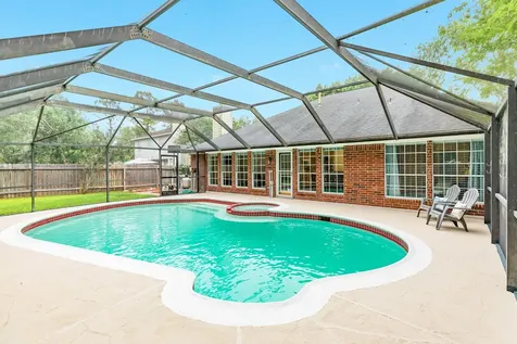 105 Plum Circle Lake Jackson TX 77566