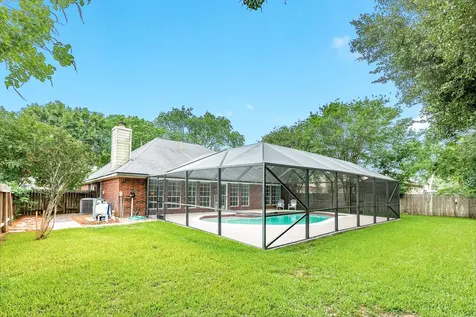 105 Plum Circle Lake Jackson TX 77566