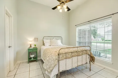 105 Plum Circle Lake Jackson TX 77566