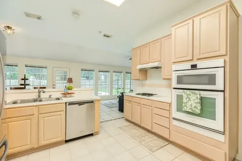 105 Plum Circle Lake Jackson TX 77566