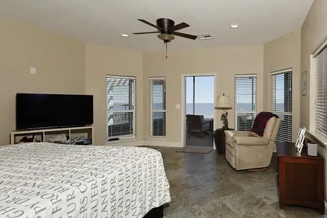 3723 Bayshore Drive Bacliff TX 77518