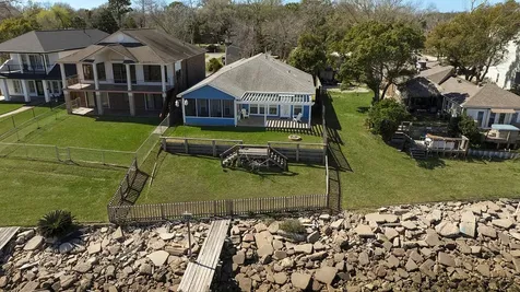 3723 Bayshore Drive Bacliff TX 77518