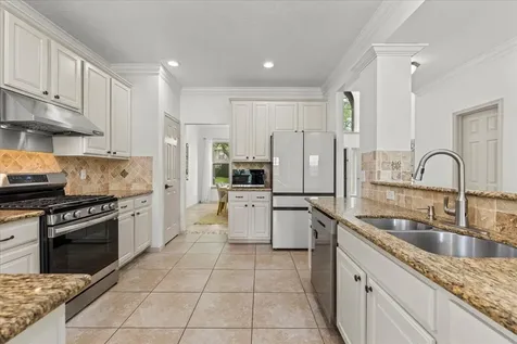3721 Pinehurst Drive Pearland TX 77581