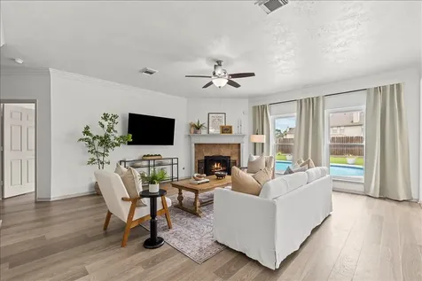 3721 Pinehurst Drive Pearland TX 77581
