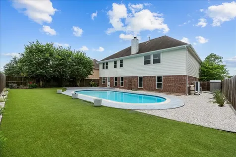 3721 Pinehurst Drive Pearland TX 77581