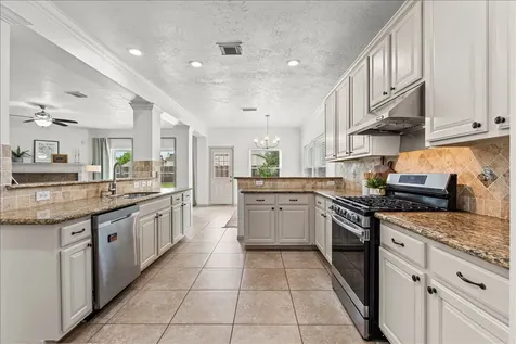 3721 Pinehurst Drive Pearland TX 77581