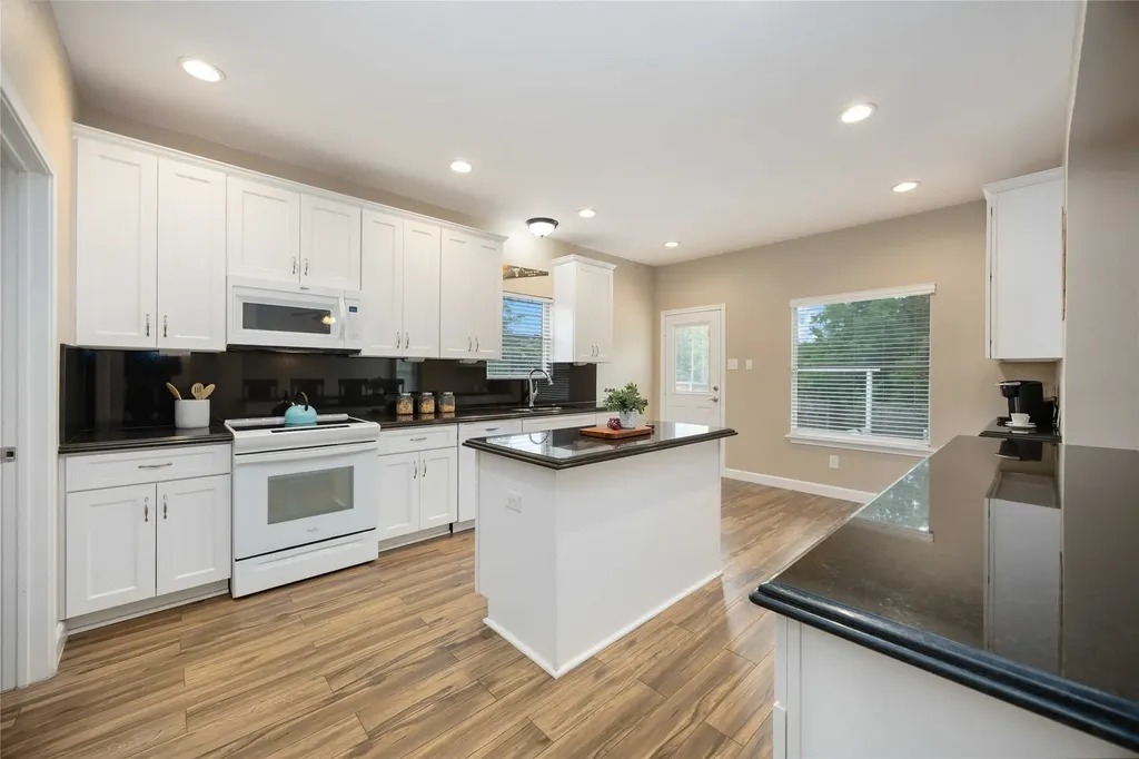 5498 Appleblossom Lane Friendswood TX 77546