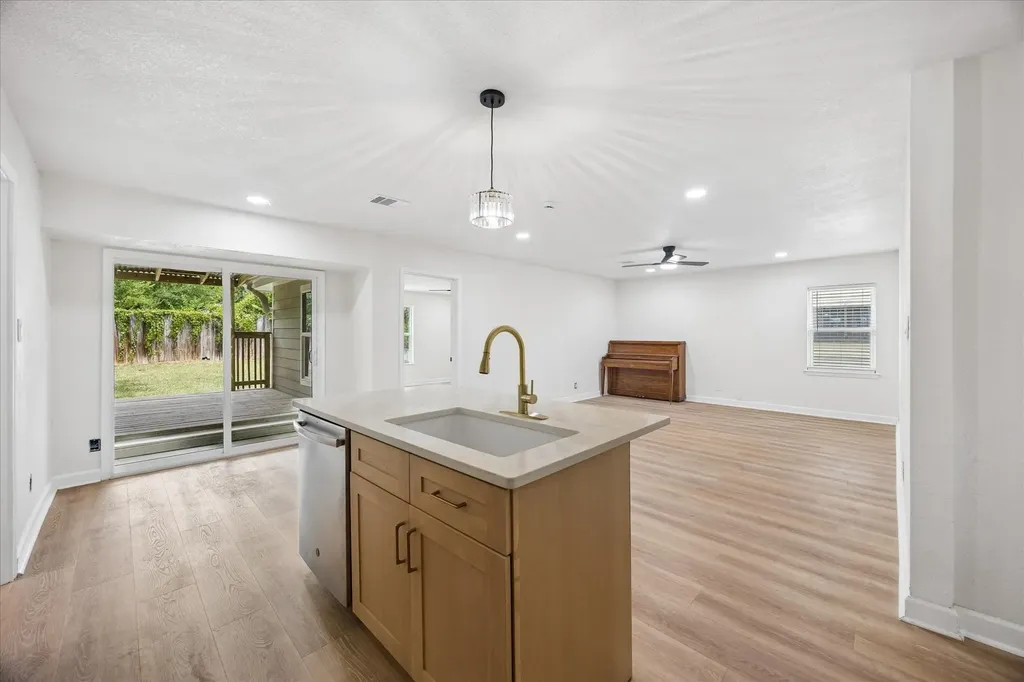 5203 Gladstone Drive Austin TX 78723