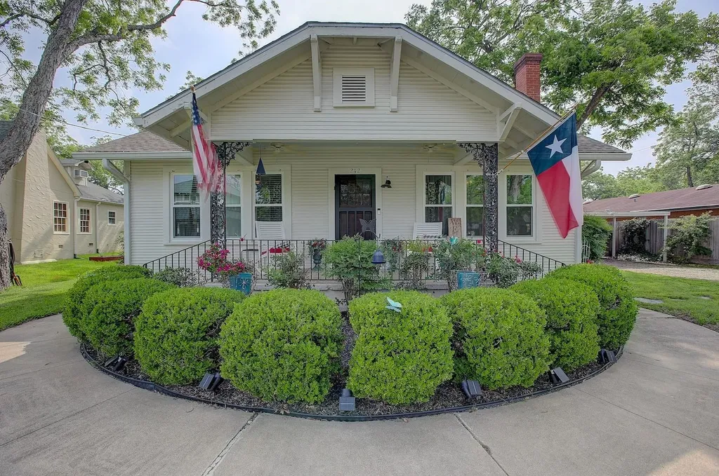 242 S Franklin Street La Grange TX 78945