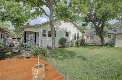 242 S Franklin Street La Grange TX 78945