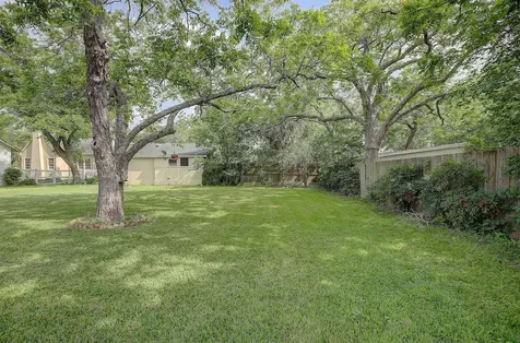 242 S Franklin Street La Grange TX 78945