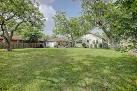 242 S Franklin Street La Grange TX 78945