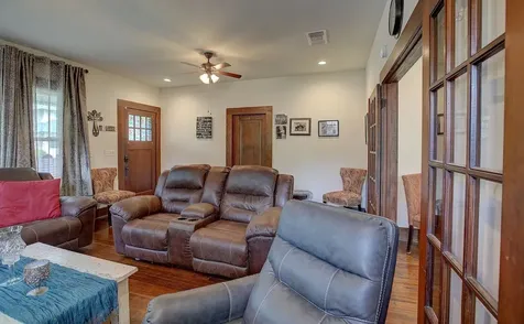 242 S Franklin Street La Grange TX 78945
