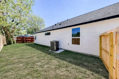 1118 N Shepherd Drive Baytown TX 77520