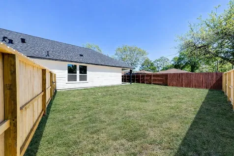 1118 N Shepherd Drive Baytown TX 77520