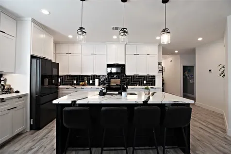 1118 N Shepherd Drive Baytown TX 77520