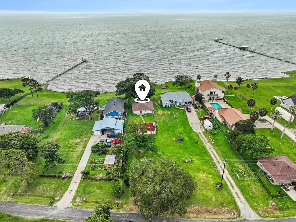10518 Ocean Drive Beach City TX 77523