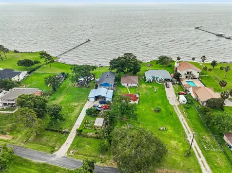 10518 Ocean Drive Beach City TX 77523