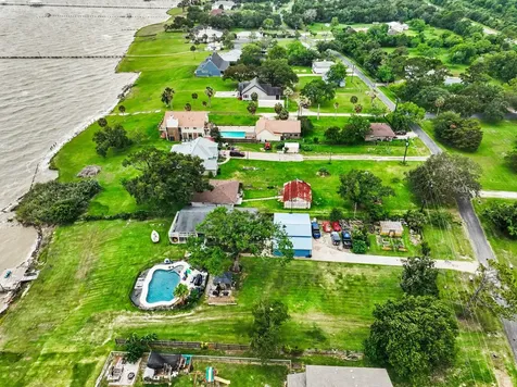 10518 Ocean Drive Beach City TX 77523
