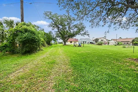 10518 Ocean Drive Beach City TX 77523