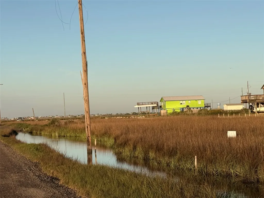 1114 Egret Point Crystal Beach TX 77650