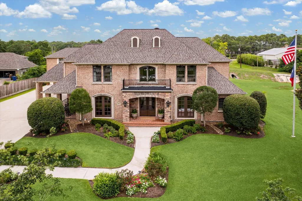 1002 Cowards Creek Court Friendswood TX 77546