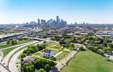 2745 Providence Street Houston TX 77020