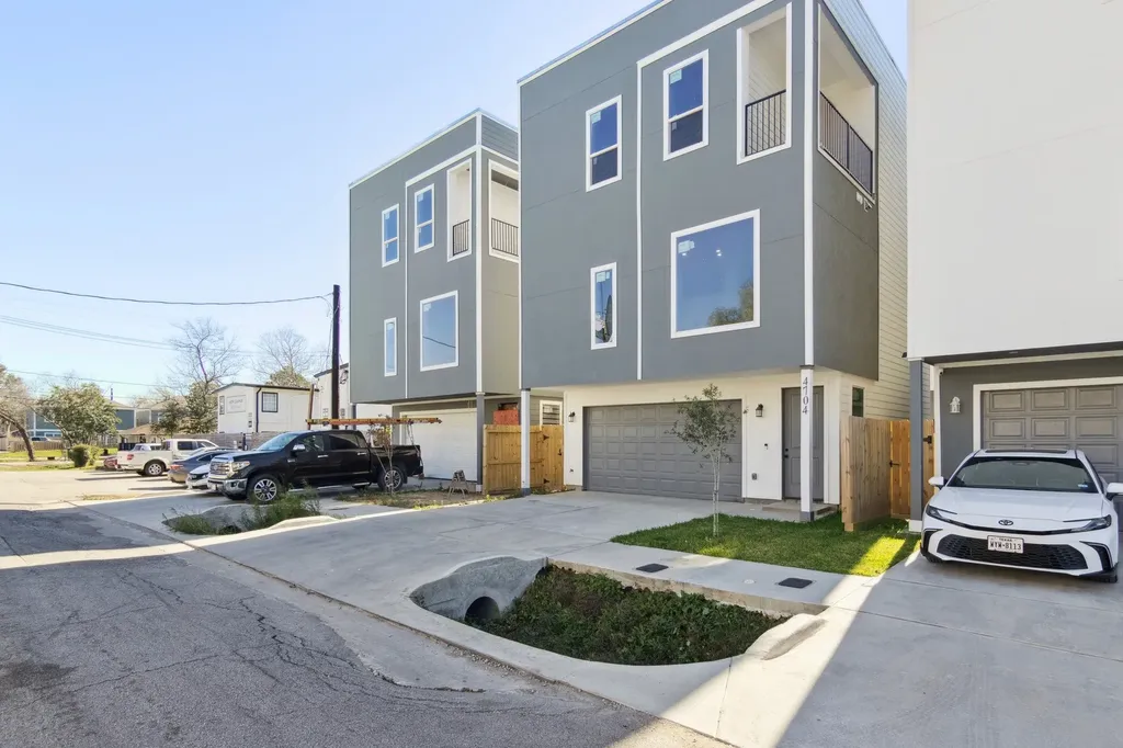 4704 Ward Street Houston TX 77021