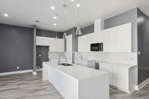 4704 Ward Street Houston TX 77021